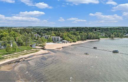 Gorgeous Grand Traverse Bay Beach Front Condo - Foto 6