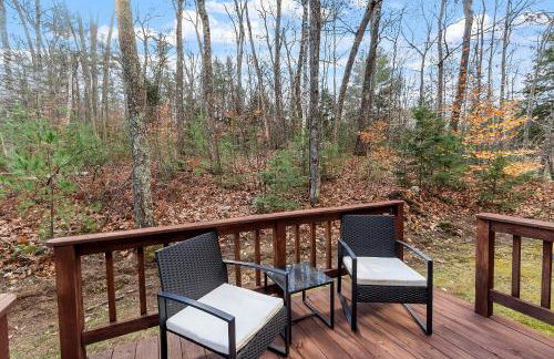 NEW! Woodland Retreat - Hot tub Game Room Firepit - Foto 43