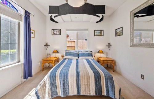 Manzanita Manor-Whimsical art & near downtown - Foto 52