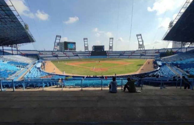 Partita di baseball all'Avana con guida locale - Foto 3