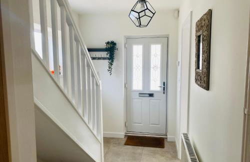 Modern Family Home with Off-Road Parking - Foto 10