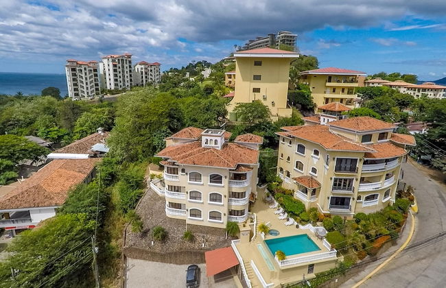 Birds-eye view of the ocean in nicely priced unit on top floor in Flamingo - Photo 37