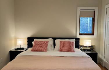 Poconos Chalet -Kayaks- HotTub-Karaoke-Lake - Foto 28