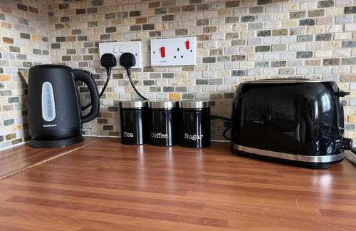 Large 4 Bedroom 3 Bathroom Town House with Secure Parking by Amazing Spaces Relocations Ltd - Foto 29