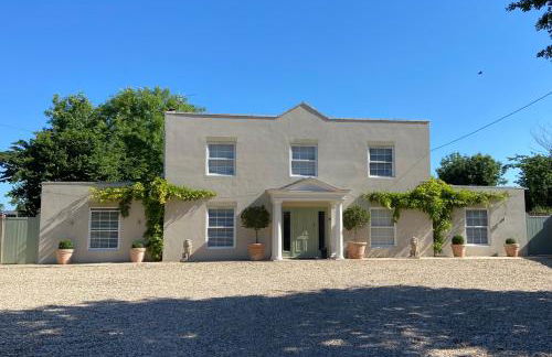 Large Country House with Hot Tub, Pool Table, and Log Burner - Photo 1