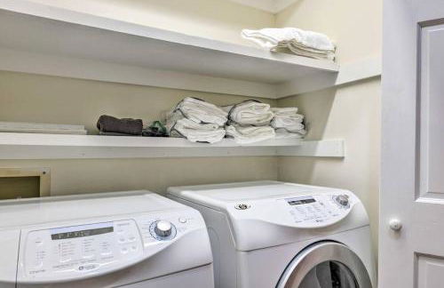 Stunning 4BR Retreat, Deck, Ping Pong, Near Marina - Foto 57