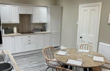 The Blue Cottage with luxurious Super King bed - Photo 16