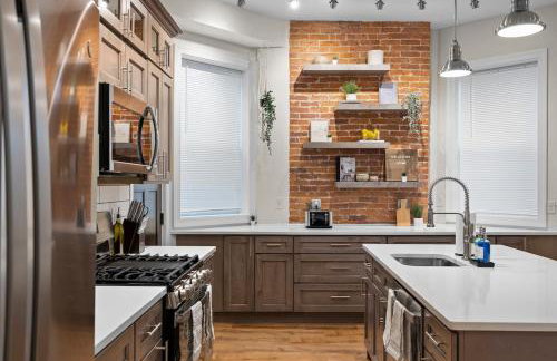 Games,BBQ, Netflix plus FREE Parking Near Bakery Square - Foto 10