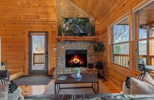 Rivendell - Stunning Views, Fireplace, Hot Tub, Billiards Table, Outdoor Fire Pit - Morganton, GA - Foto 8