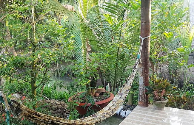 Peaceful Homestay in the Middle of Fruit Garden - Room With Four Double Beds - Foto 25