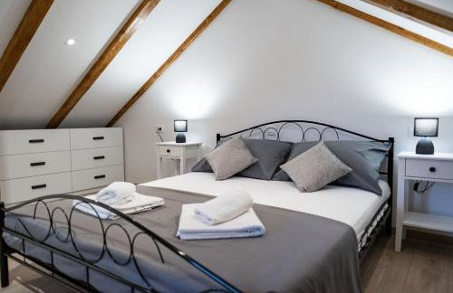 Holiday Home Vrkic with Hot Tub - Photo 6