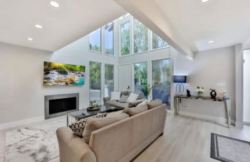601-Lavish Family Home w AC & Patio near Meta & Stanford - Foto 2