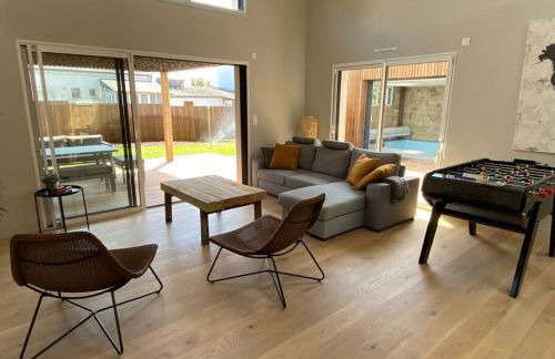 Villa avec piscine couverte et proche de la mer - Foto 9