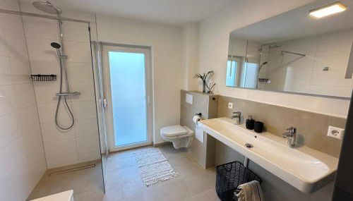 Modernes 2-Schlafzimmer Business EG Wohnung in Ehningen, IBM, Mercedes-Benz Sindelfingen, S-Bahn und A81 mit Parkplatz - Foto 3, towels, Shower