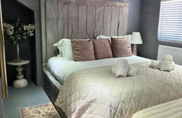 Charmandene - Luxury 5 Bed with Pool and Gated Parking - Foto 12