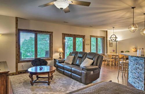 Beaver Lake Retreat with Lake Access and Fire Pit! - Foto 2