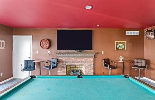 New Renovated 5BD Home with Hot Tub Sauna & Game Rm - Foto 73