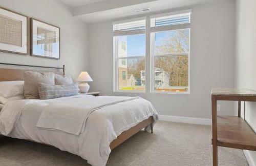 Luxe King Bed, Balcony, Garage in Downtown Raleigh - Foto 22