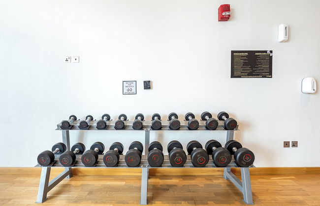 Luxury StayCation - Studio in Damac Hills with Balcony and Golf Views - Foto 22