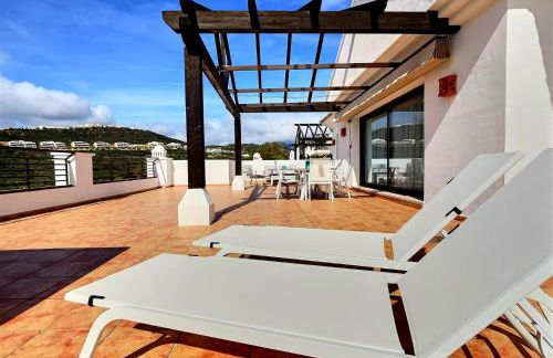 Superb 3-bed penthouse minutes drive to the beach - Foto 25