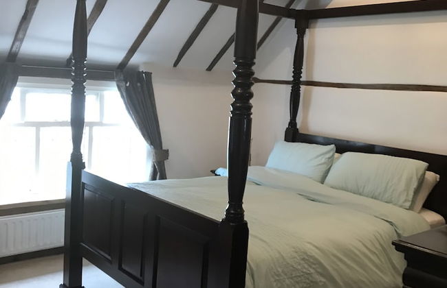 Village Period Cottage Next to a Idyllic Stream - Foto 3