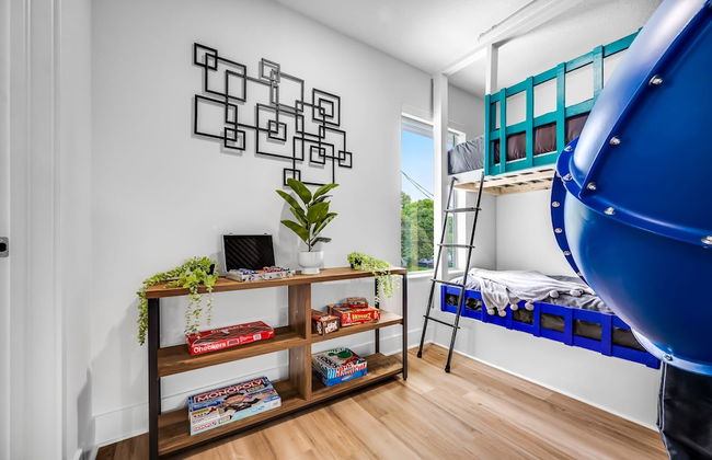 Luxury Home w Heated Pool, Gym, Playground & More! - Foto 9