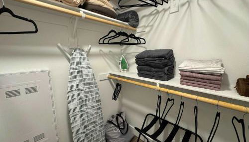 Luxury Stay Near Disneyland With Pool Gym & Free Parking - Foto 4, towels, wardrobe