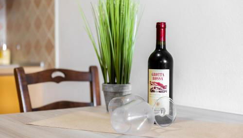 Long Green House - Photo 1