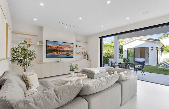 Villa Camellia - Charming 5 BR Home in the Heart of Studio City - Photo 20