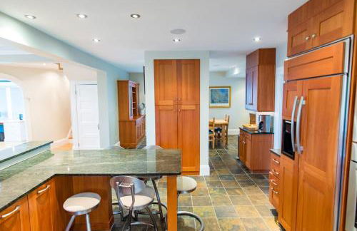 Magnificent Ocean View walk to beaches and town - Foto 11