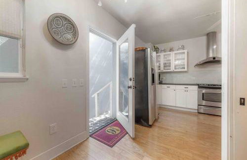 Nawlins vibe with rooftop verandah near Riverwalk and downtown - Foto 37