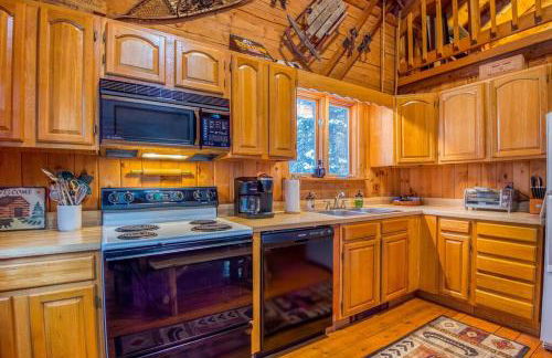 Family-Focused & Pet-Friendly Log Cabin with 4BR 2BA Sleeps 10 - Photo 41