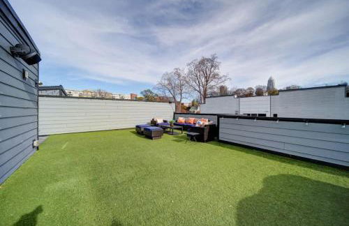 Luxe Townhome Rooftop Hot Tub Parking - Photo 8