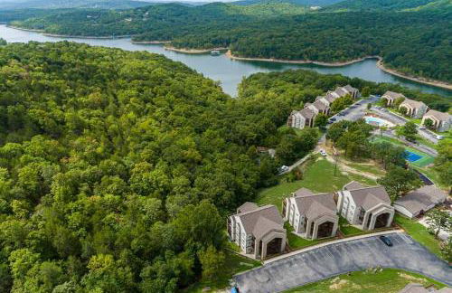 Cozy Lakeside Getaway - Outdoor Theater - Free Early Check-In- 4min to Silver Dollar City - Foto 6