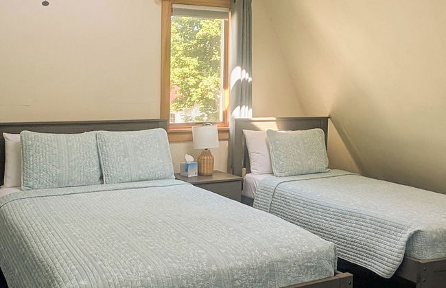 3Bedroom2Bath CarriageHouse Pet Friendly - Photo 6