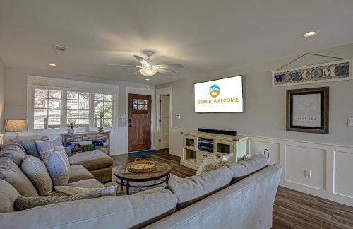 Lakefront Family Home for 12 w Picturesque Views & Patio - Foto 6