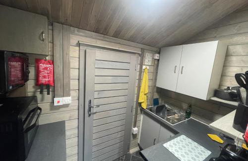 Daisy Cabin - Photo 14