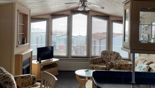 Immaculate 2-Bed Static Caravan at Monrieth - Photo 3