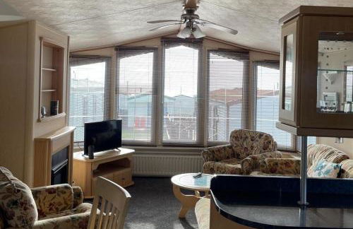 Immaculate 2-Bed Static Caravan at Monrieth - Photo 3