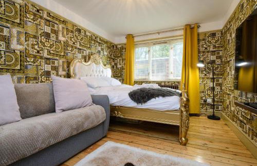 Deluxe 2 Bed Versace Bungalow Hot Tub, Sky TV, Cinema Screen Saffron Walden - Foto 31