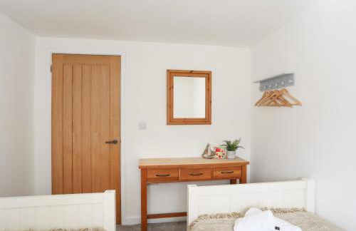 Bwthyn Gwenyn Yr Haf Summer Bee Barns - Photo 16