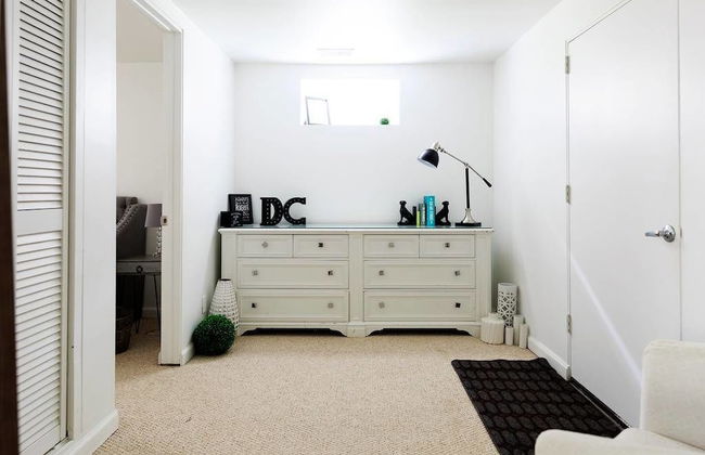 Argyle Basement Elegant 1 BR and Sofabed - Photo 8