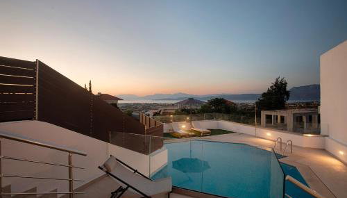 Serenity Villa 2 with Pool - Foto 4, Garden, sunbed