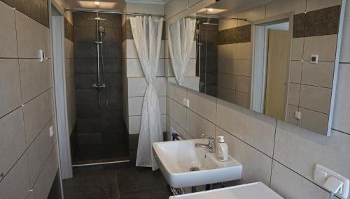 Ferienwohnung Wiesenblick in Seiffen - Foto 4, towels, Shower