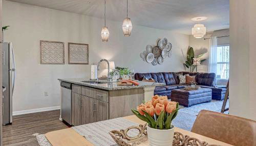 Boho Oasis w KING Bed w POOL Nr AIRPTShoppingDWTN - Foto 3