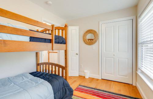 Walk to Pawcatuck River Family-Friendly Home! - Foto 24