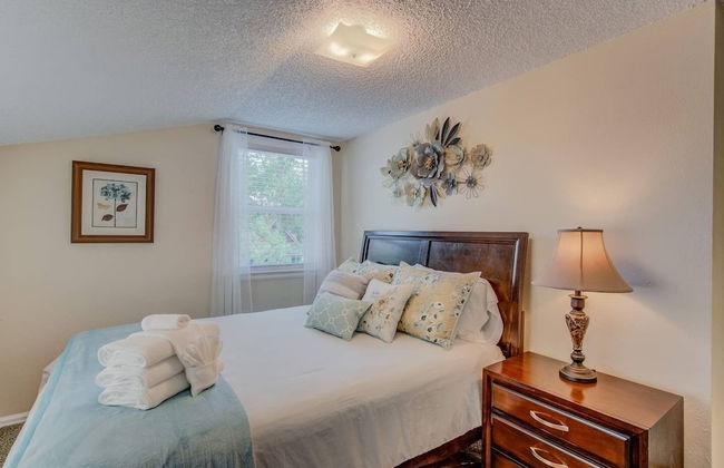 3 Bedroom Downtown with Firepit - Photo 6