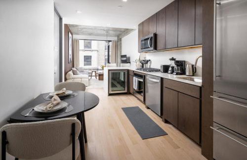 Chic and Spacious 2BD Apt with washer and dryer in unit - Foto 17