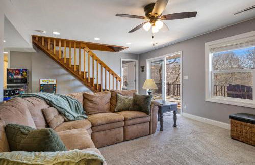 Spacious Home & Lake Access, Lake Views Throughout - Foto 12