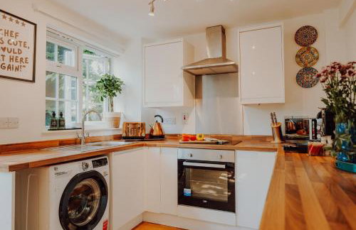 NovaCrest - Stylish 3 Bedroom with Parking - Sleeps 5 - Foto 23